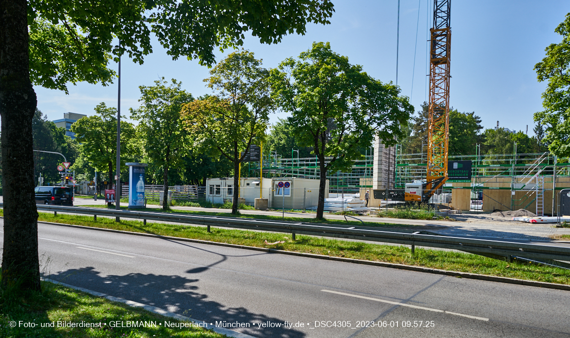 01.06.2023 - Neue Holzwände für das Haus für Kinder in Neuperlach in München